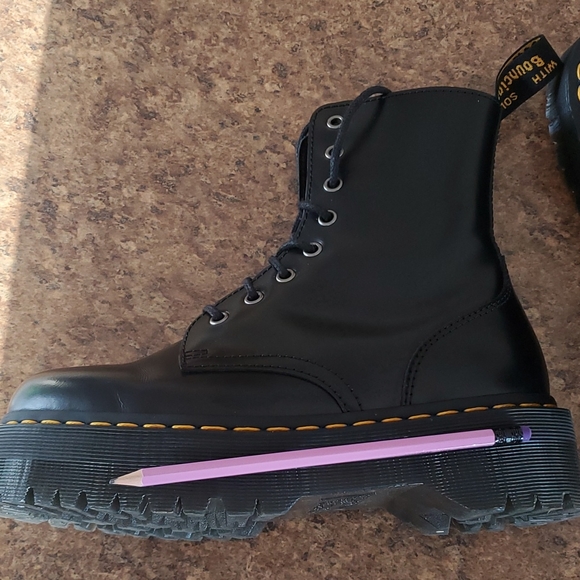 Jaden Doc Martin, size 9 Ladies - Picture 4 of 5